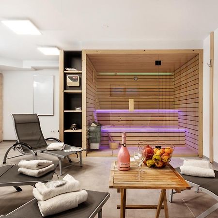Chic Apartments With Balcony And Spa In Мойстрана Екстер'єр фото