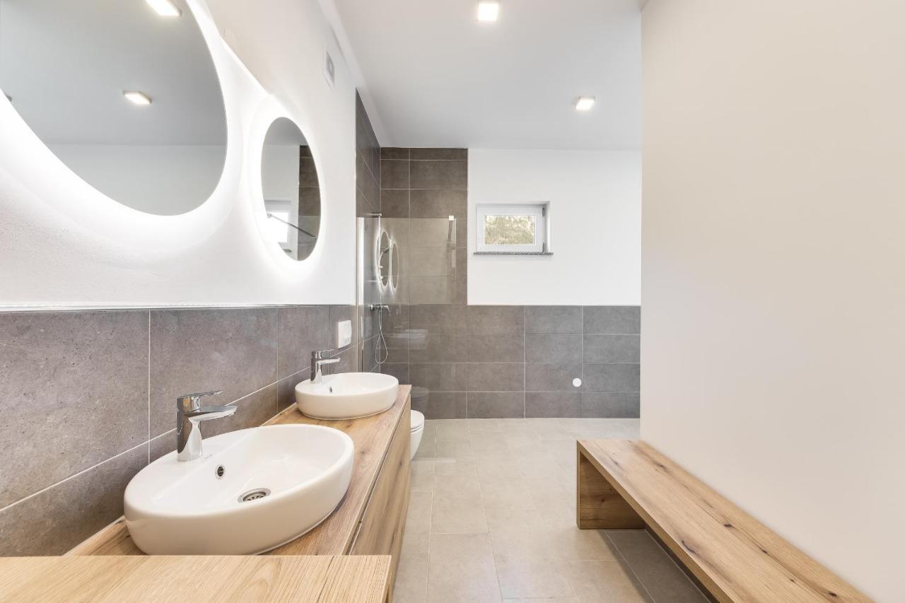 Chic Apartments With Balcony And Spa In Мойстрана Екстер'єр фото