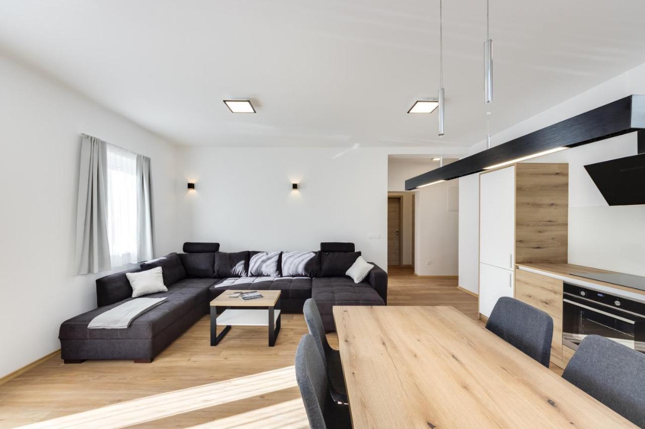 Chic Apartments With Balcony And Spa In Мойстрана Екстер'єр фото