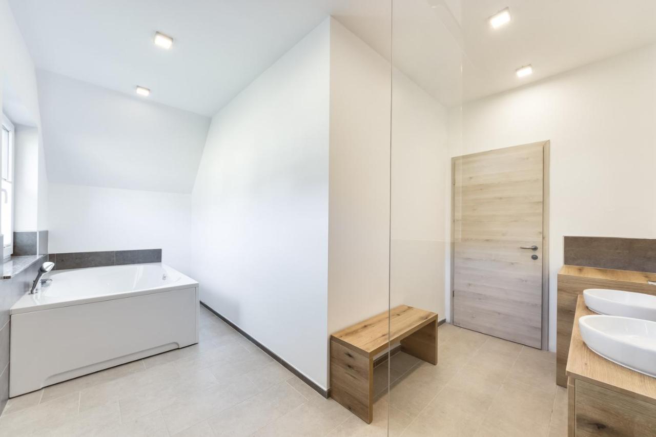 Chic Apartments With Balcony And Spa In Мойстрана Екстер'єр фото