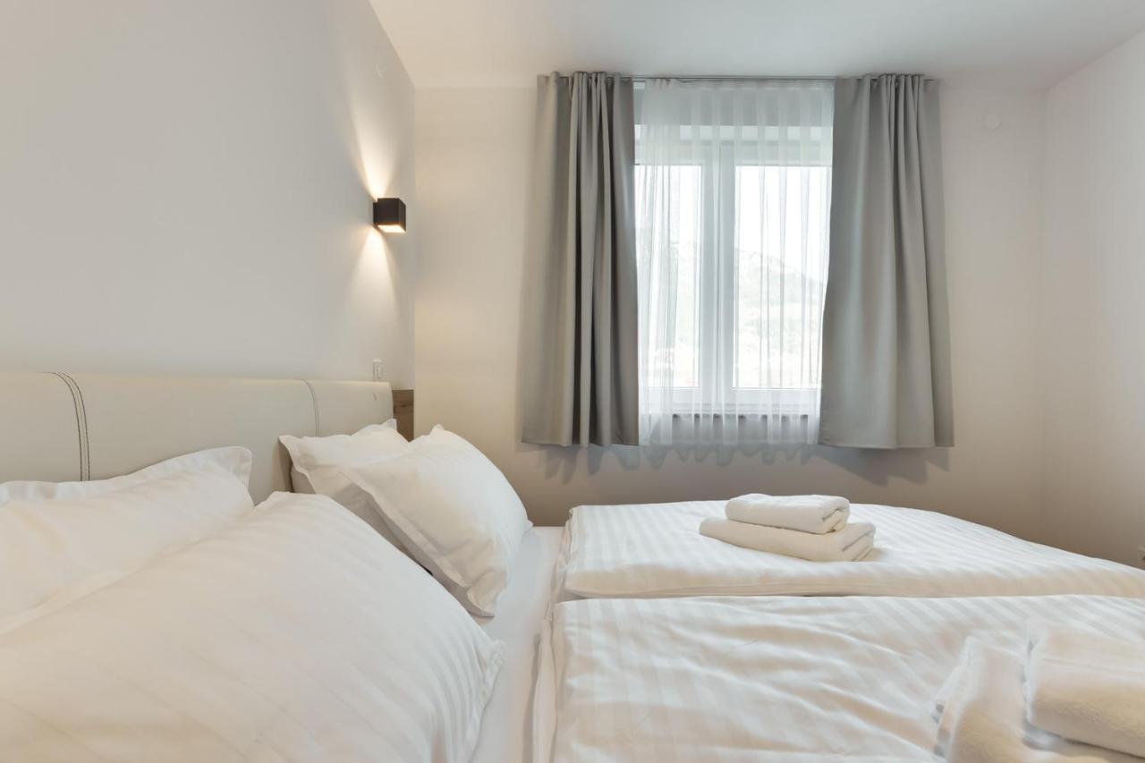 Chic Apartments With Balcony And Spa In Мойстрана Екстер'єр фото