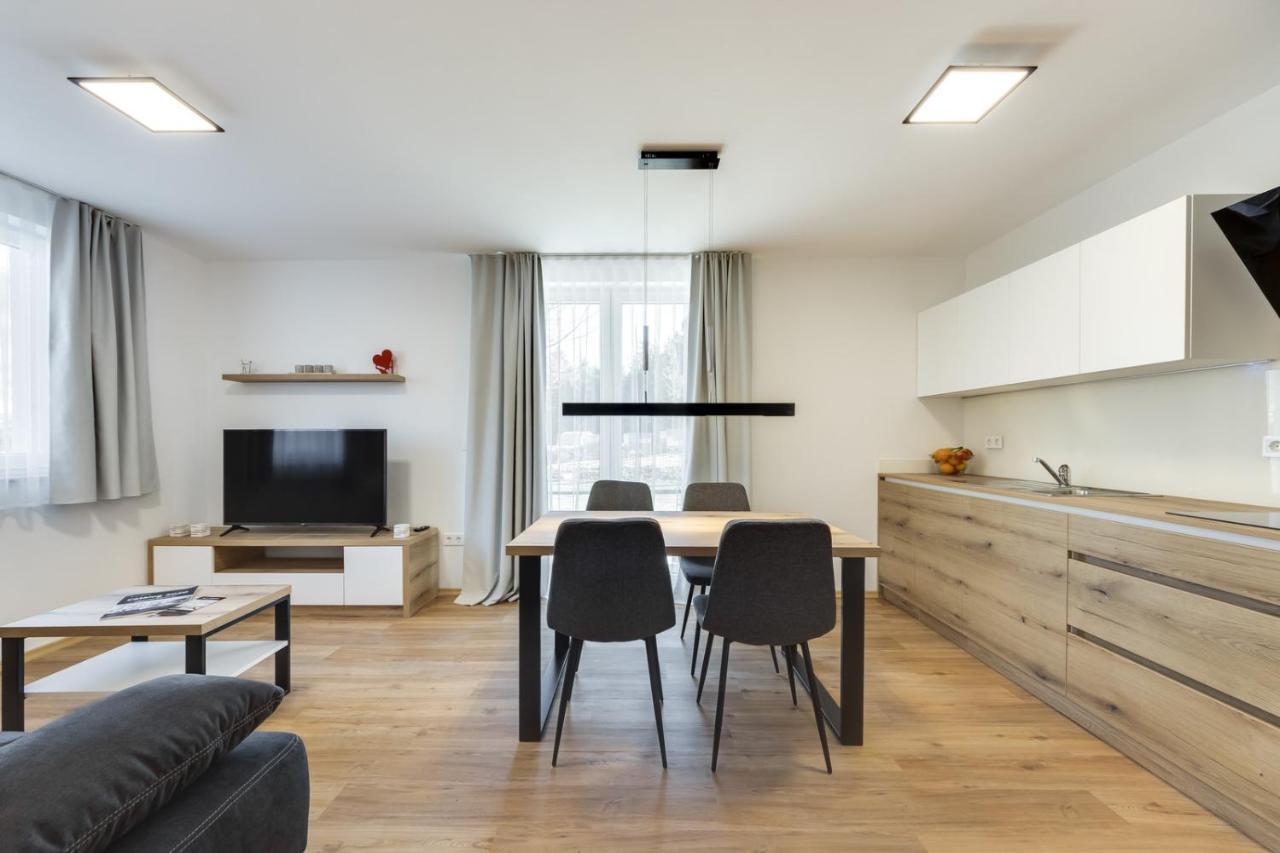 Chic Apartments With Balcony And Spa In Мойстрана Екстер'єр фото