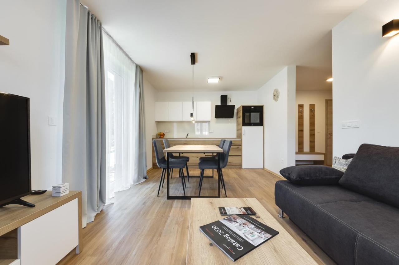 Chic Apartments With Balcony And Spa In Мойстрана Екстер'єр фото