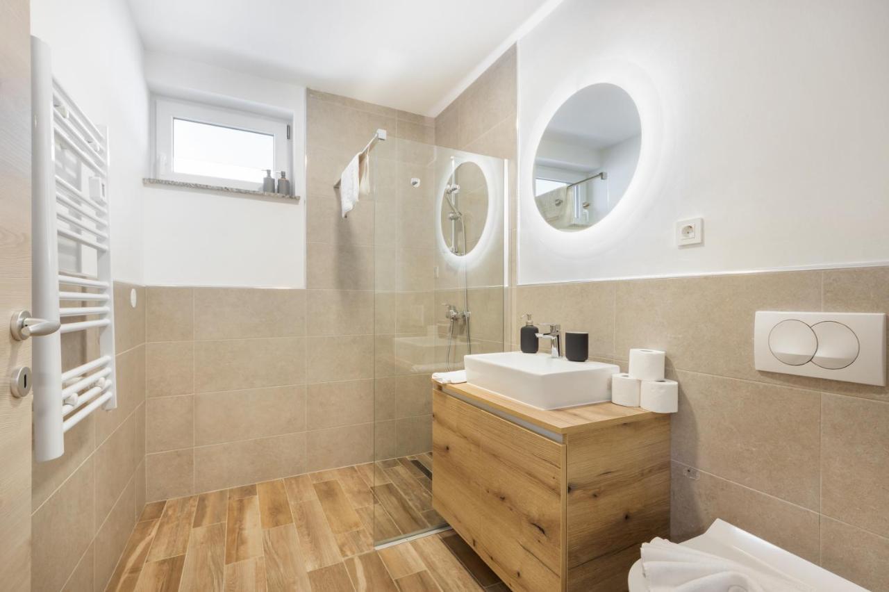 Chic Apartments With Balcony And Spa In Мойстрана Екстер'єр фото
