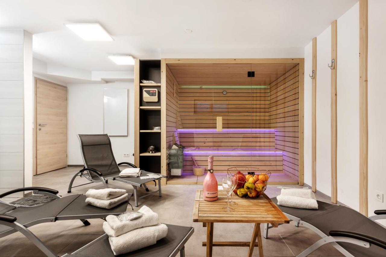 Chic Apartments With Balcony And Spa In Мойстрана Екстер'єр фото
